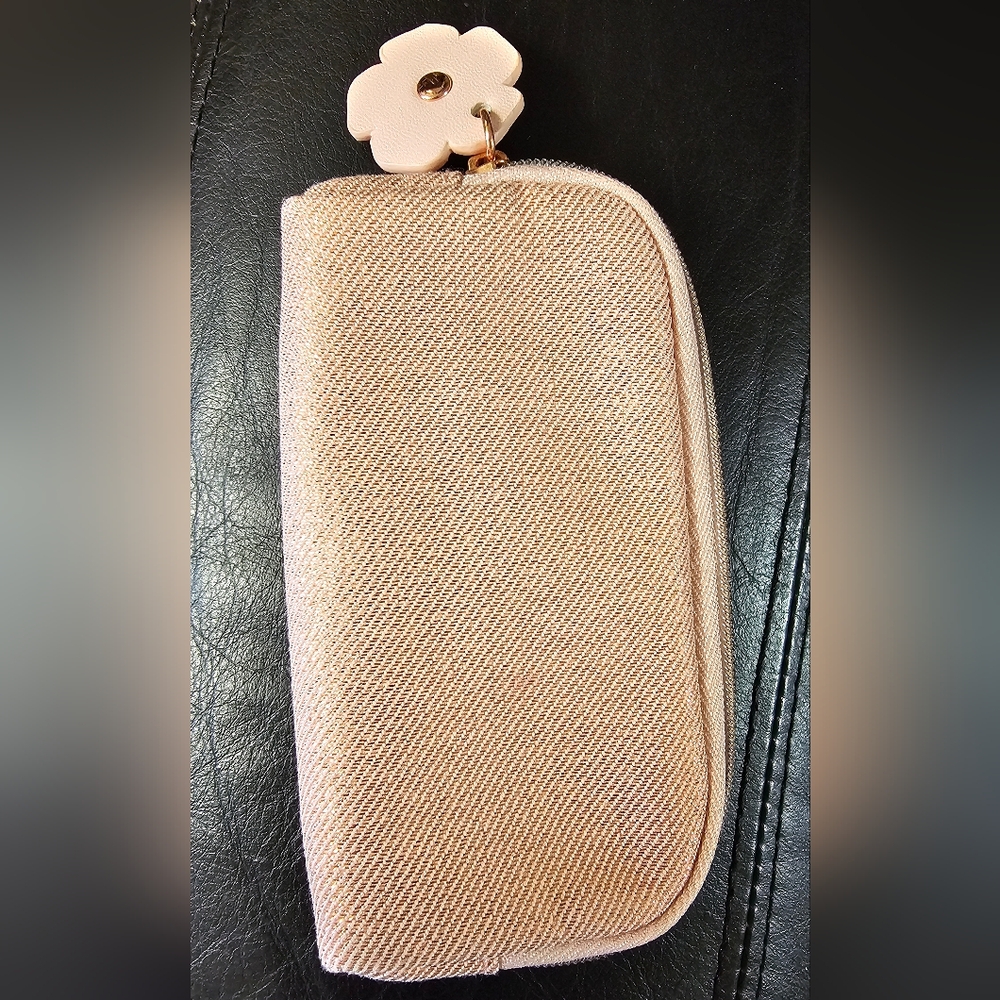Coach Pink Shimmer zipper coin Pouch with Flower charm pull Rosegold NWOT - Picture 4 of 16
